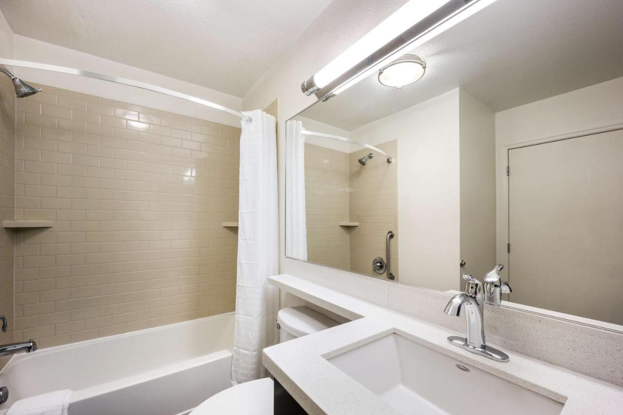 Sonesta Simply Suites Phoenix Glendale Exterior photo