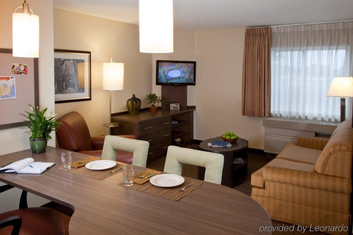 Sonesta Simply Suites Phoenix Glendale Room photo